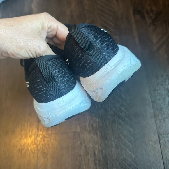 ASICS Running Shoes - Picture 7 of 9